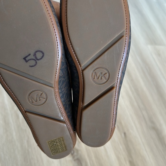 Michael Michael Kors Brown Flats and Loafers with Elegant Design NWOB - Picture 4 of 7